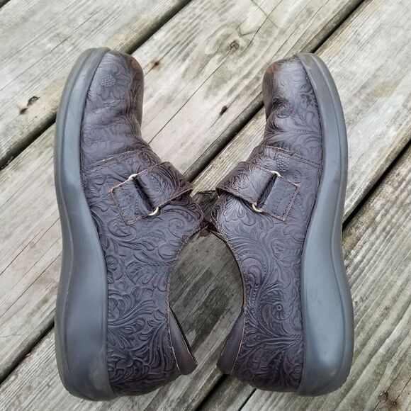 Alegria Joleen Molasses Brown Floral Tooled Professional Shoe Clogs 41 - Picture 5 of 8